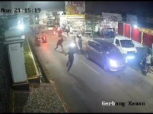 Detik-detik Tawuran di Bekasi yang Tewaskan Satu Orang Detik-detik Tawuran di Bekasi yang Tewaskan Satu Orang