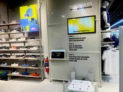 Akurat Memilih Sneakers Favorit dengan Teknologi Foot Scanner