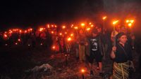 Ratusan Obor Menyala di Bukit Alang-alang Pegunungan Kendeng