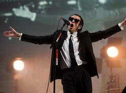 Video: The 1975 Tak Wajib Bayar Ganti Rugi Imbas Ciuman di Malaysia