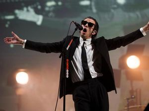 Video: The 1975 Tak Wajib Bayar Ganti Rugi Imbas Ciuman di Malaysia Video: The 1975 Tak Wajib Bayar Ganti Rugi Imbas Ciuman di Malaysia