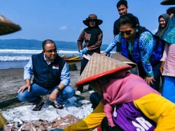 Anies Ikut Susi ke Pelelangan Ikan Pangandaran: Belajar Maritim dari Jagonya