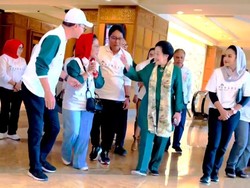 Momen Giri Prasta Nempel Megawati di Surabaya, Warganet Serukan GP Bali 1