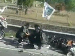 Bus Tabrak 3 Motor di Pasuruan, 2 Orang Tewas