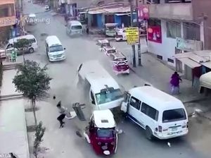 Detik-detik Pria Selamat dari Tabrakan Horor di Peru