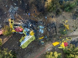 Dunia Hari Ini: Pesawat Pemadam Kebakaran Hutan di Yunani Jatuh, 2 Tewas