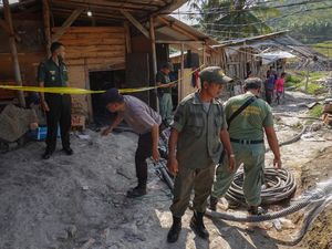 Momen Penyelamatan 8 Penambang Emas Terjebak di Lubang Galian 60 Meter