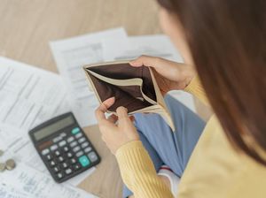 Begini Cara Atur Uang Gajian biar Nggak Habis di Tengah Bulan