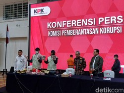 KPK Amankan Uang Hampir Rp 1 Miliar Saat OTT Pejabat Basarnas