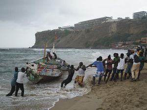 Kapal Migran Terbalik di Lepas Pantai Senegal, 17 Orang Tewas Kapal Migran Terbalik di Lepas Pantai Senegal, 17 Orang Tewas