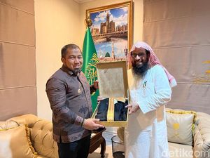 Arab Saudi Serahkan 800 Al-Quran Cetakan Madinah ke Pemkab Aceh Besar