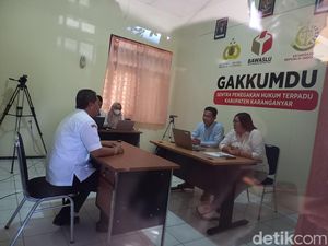 Kadis Karanganyar Penuhi Panggilan Bawaslu soal Dugaan Kampanyekan Bupati Kadis Karanganyar Penuhi Panggilan Bawaslu soal Dugaan Kampanyekan Bupati