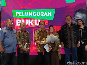 Ishadi SK Luncurkan Buku Broadcaster Empat Zaman, CT Hadir Langsung Ishadi SK Luncurkan Buku Broadcaster Empat Zaman, CT Hadir Langsung