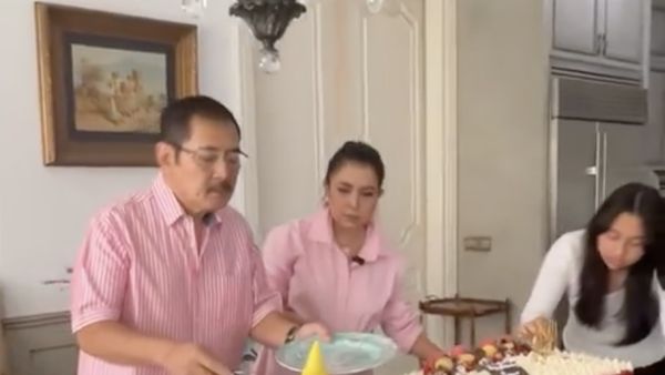 Mayangsari Rayakan Ultah Bambang Trihatmodjo dengan Potong Tumpeng dan Kue