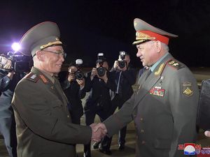 Momen Menhan Rusia Hadiri Peringatan Hari Kemenangan Korut Momen Menhan Rusia Hadiri Peringatan Hari Kemenangan Korut