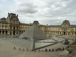 Prancis Janji Cari Pelaku Ancaman Bom di Bandara-Museum Louvre
