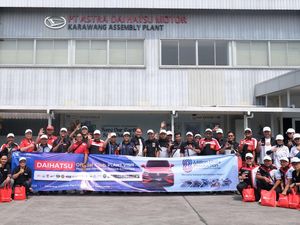 21 Komunitas Daihatsu Cek Pabrik Perakitan di Karawang