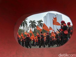 Buruh Tuntut Pemerintah Naikkan Upah Tahun Depan 15%