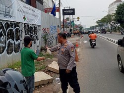 Seorang Pemulung Dicurigai Terkait Pelemparan Batu ke Mobil di Depok