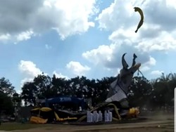 Puting Beliung Robohkan Tenda Peringatan Hari Koperasi di Alun-alun Jember