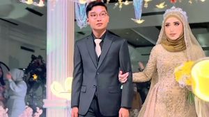 8 Foto Resepsi Pernikahan Anak Cindy Fatika Sari, Digelar di Hotel Mewah