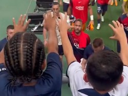 Anak Kim Kardashian Nonton PSG vs Al-Nassr, Girang Tangkap Jersey dari Neymar