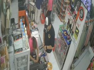 Lagi, Dua WNA Diduga Hipnotis Kasir-Curi Uang di Toko Buleleng Lagi, Dua WNA Diduga Hipnotis Kasir-Curi Uang di Toko Buleleng