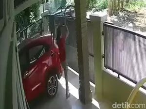 Viral Pria Bermobil di Pekanbaru Nekat Curi Sepeda dari Rumah Warga Viral Pria Bermobil di Pekanbaru Nekat Curi Sepeda dari Rumah Warga