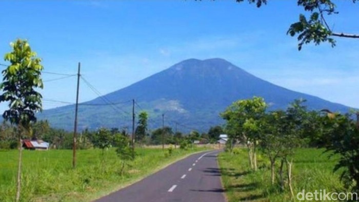 Gunung Dempo Makin Tinggi? Ini Penjelasan Ilmiahnya!