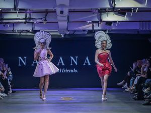 Foto: Reuni Puteri Indonesia di Catwalk, Elvira dan Whulandary Jadi Barbie Foto: Reuni Puteri Indonesia di Catwalk, Elvira dan Whulandary Jadi Barbie