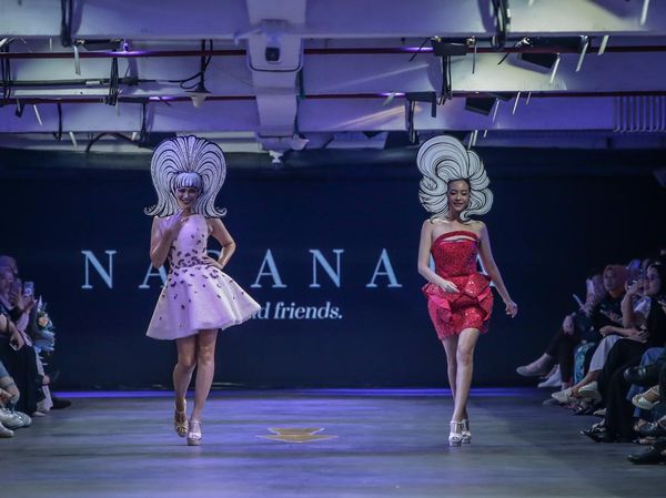 Foto: Reuni Puteri Indonesia di Catwalk, Elvira dan Whulandary Jadi Barbie