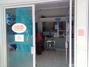 16 Siswa di Ternate Keracunan Massal Usai Makan Nasi Kuning di Kantin Sekolah 16 Siswa di Ternate Keracunan Massal Usai Makan Nasi Kuning di Kantin Sekolah