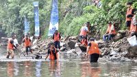 Potret Aksi Susur Sungai dan Bersih-bersih Kali Ciliwung