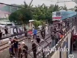 Tawuran Remaja di Lintasan Rel Tanjung Priok, KRL Sempat Terganggu