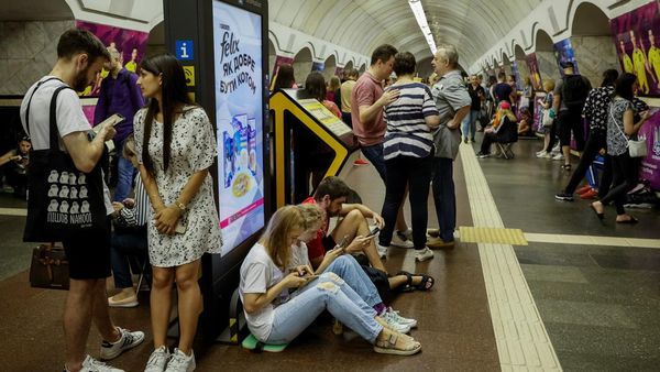 Aktivitas Warga Ukraina Saat Alarm Serangan Udara Berbunyi