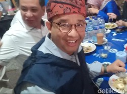 Anies Nikmati Sarapan Mie Celor di Jambi: Enak Nian!