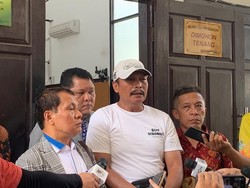 Ayah Shane Lukas Menangis Usai Persidangan Anaknya