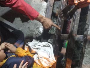 Damkar Evakuasi Anak Terjepit Besi Gorong-gorong di Bogor