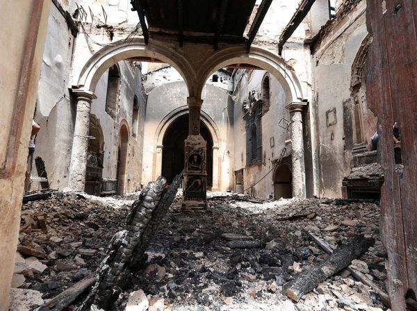 Gereja Jadi Korban Kebakaran Hutan di Palermo Italia