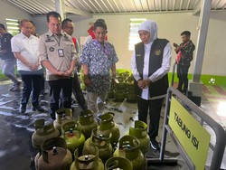 Gubernur Khofifah Pastikan Distribusi LPG 3 Kg Lancar