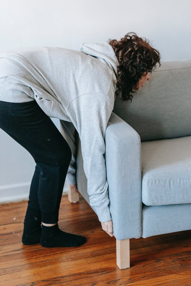 Mengangkat beban berat dapat menyebabkan ambeien.