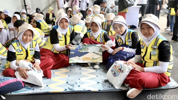 Interaksi dengan Anak Sekolah Sahabat Air