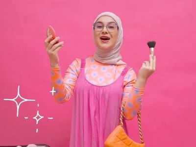 8 Foto Artis dan Selebgram Hijab Bergaya ala Barbie, Irish Bella Bikin Gemas