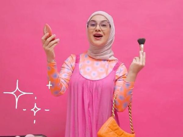 8 Foto Artis dan Selebgram Hijab Bergaya ala Barbie, Irish Bella Bikin Gemas