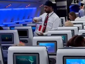 British Airways Bagikan Sepotong KFC Setelah Makanan Dalam Pesawat Basi