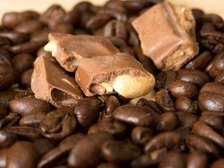 Kopi dan Cokelat Mengandung Kafein, Mana Lebih Sehat?