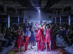 Peragaan Teatrikal Lakon Indonesia Jadi Penutup Manis JF3 Fashion Fest 2023 Peragaan Teatrikal Lakon Indonesia Jadi Penutup Manis JF3 Fashion Fest 2023
