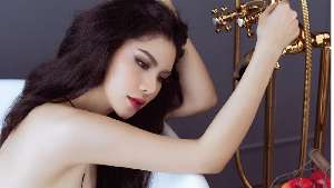 11 Potret Pramugari Cantik yang Juara Kontes Kecantikan