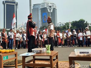 Massa Habornas Toba Aksi Damai di Jakpus, Minta Jokowi Perbaiki Jalan Rusak