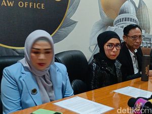 Cerita Melly Goeslaw Pernah Nebeng Hidup dengan Mendiang Nike Ardilla Cerita Melly Goeslaw Pernah Nebeng Hidup dengan Mendiang Nike Ardilla